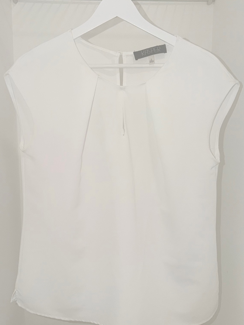 Kasper White Cap Sleeve Pleated Front Blouse